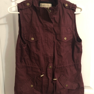 Lightweight Burgundy Vest‎ NWOT